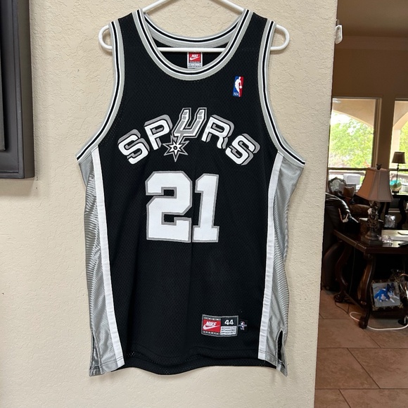 Tim Duncan Authentic Autographed  San Antonio Spurs Jersey.  Nike. Size L. NWT - Picture 1 of 11